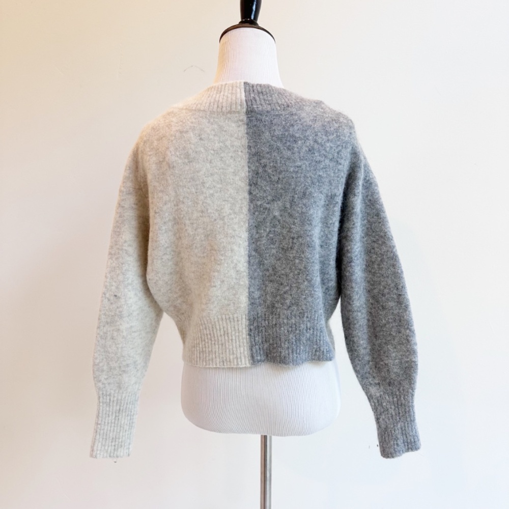 & Other Stories | Colorblock Alpaca Blend V-Neck Sweater | Gray/Cream | XS - Picture 4 of 10